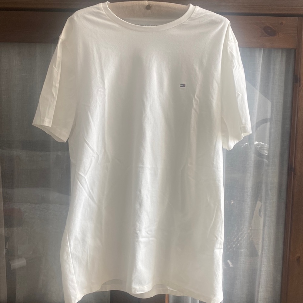 Tommy Hilfiger white short sleeve tee. Size medium.  Good condition
